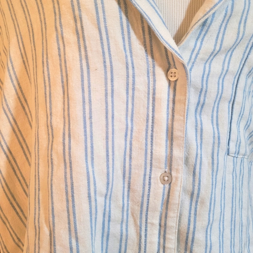 Abercrombie & Fitch Blue and White Striped Button Down Shirt - Picture 5 of 6